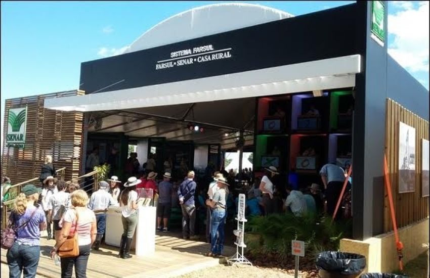 Excursão de Camaquã visita a Expoagro Afubra 