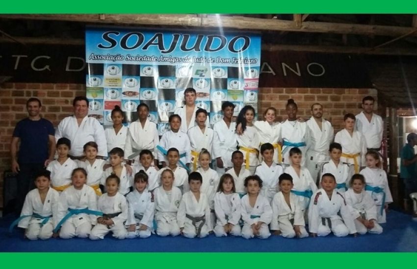 Mais de 30 judocas são graduados em Dom Feliciano 