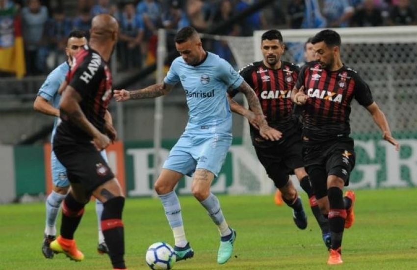 Renato abre possibilidade de poupar a equipe inteira do Grêmio 