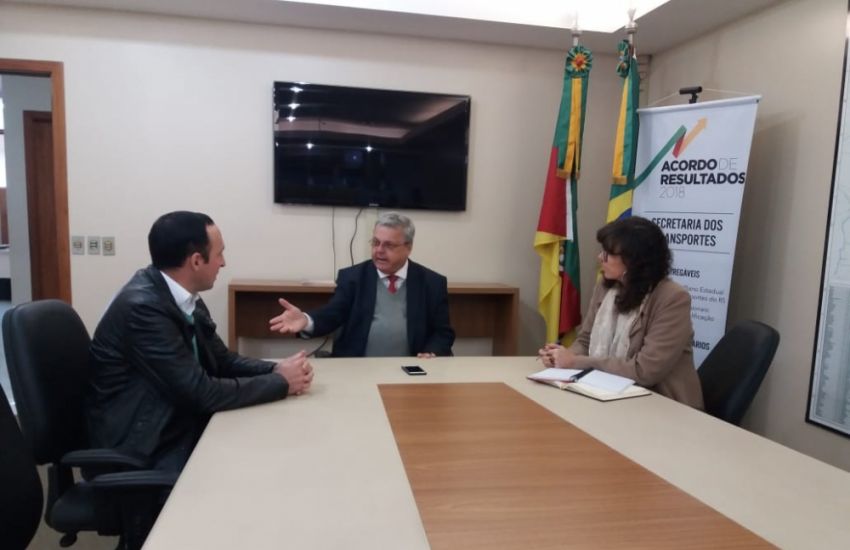 Vereador Vinícios Araújo participa de reunião na Secretaria Estadual dos Transportes 