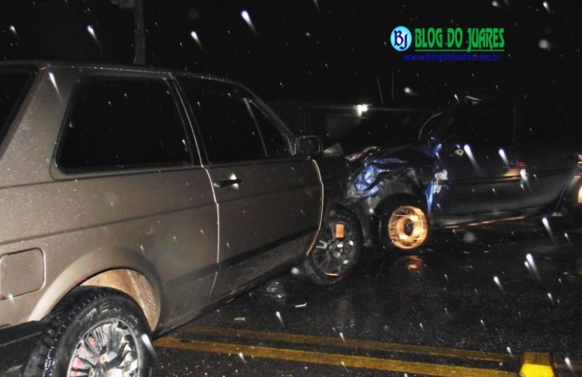 Dois carros se envolvem em acidente na ERS-350 em Chuvisca  