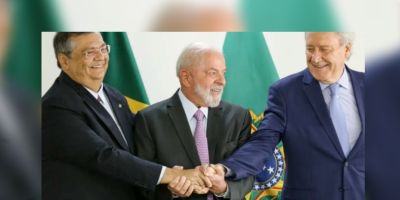 Lula anuncia Ricardo Lewandowski como novo ministro da Justiça   