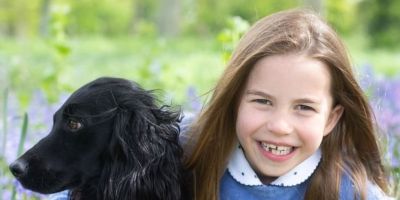Princesa Charlotte comemora 7º aniversário com novas fotos tiradas por Kate Middleton