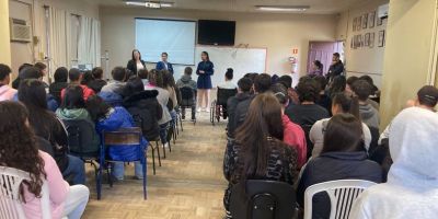 Equipe da UBS Santa Marta promove palestra sobre ansiedade e depressão na EEEM Ana Cesar em Camaquã 