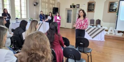 Professores de Camaquã participam de etapa municipal preparatória para Conae 2024