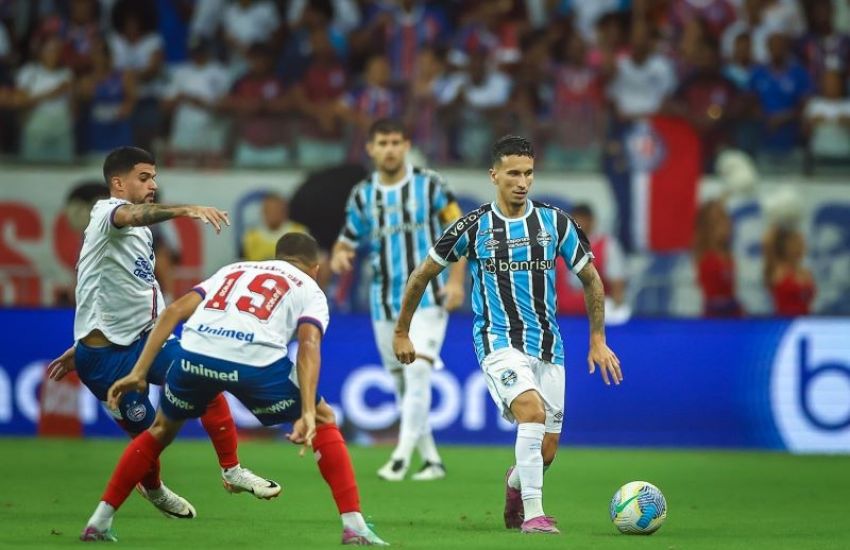Em jogo polêmico, Grêmio é derrotado pelo Bahia no Brasileirão   